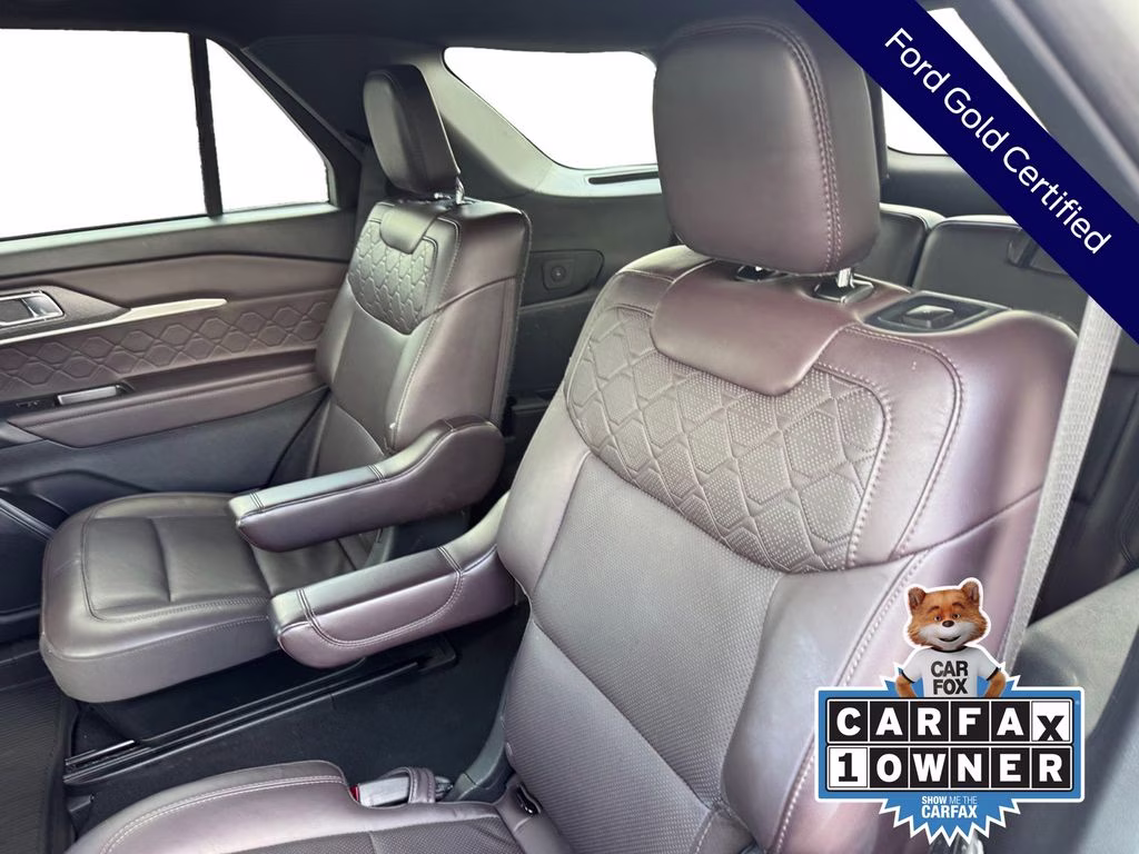 2025 Gray Metallic Ford Explorer Platinum 4X4 SUV
