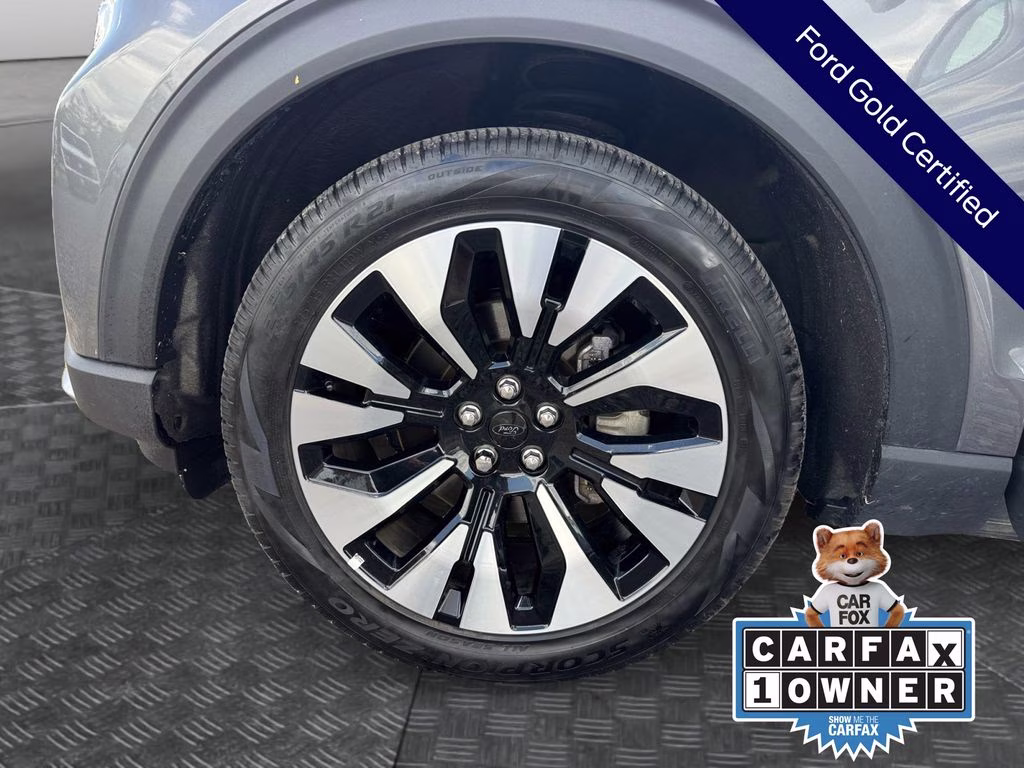 2025 Gray Metallic Ford Explorer Platinum 4X4 SUV