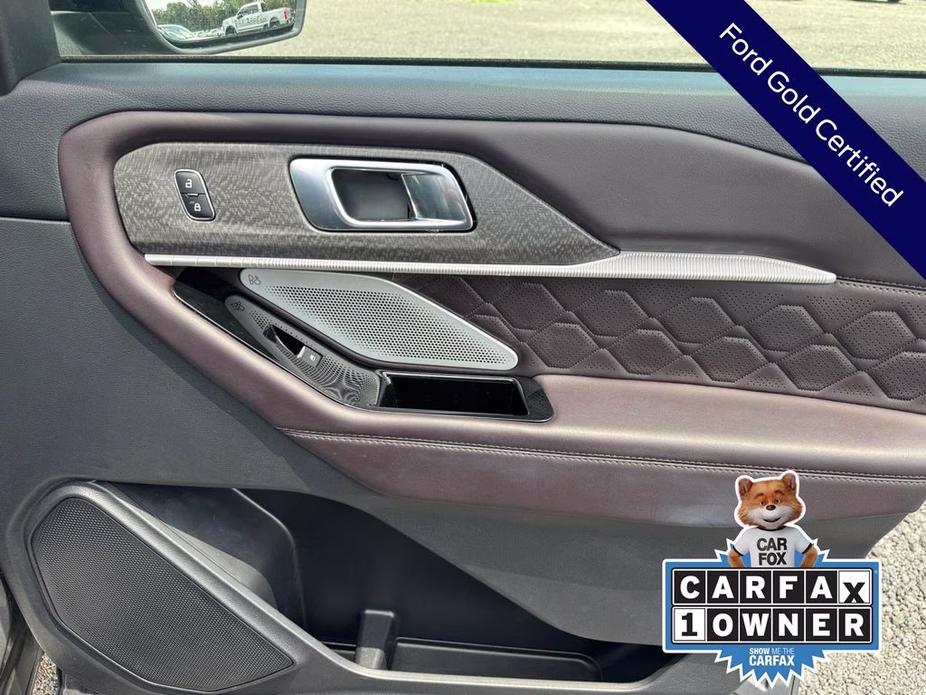 2025 Gray Metallic Ford Explorer Platinum 4X4 SUV