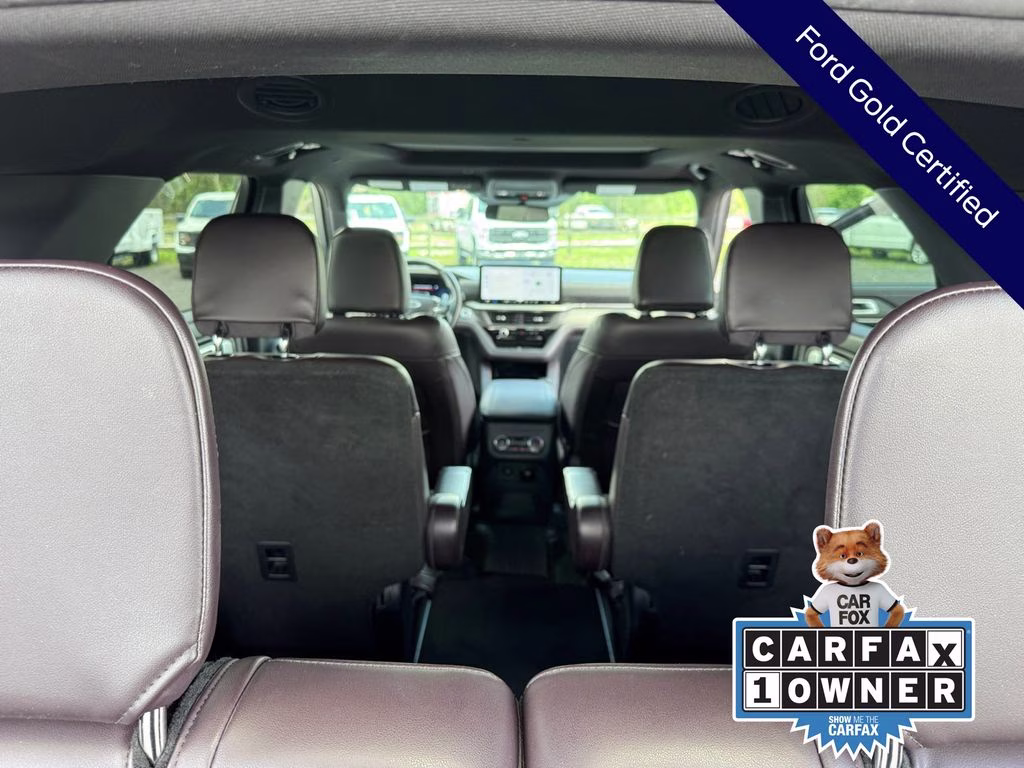 2025 Gray Metallic Ford Explorer Platinum 4X4 SUV