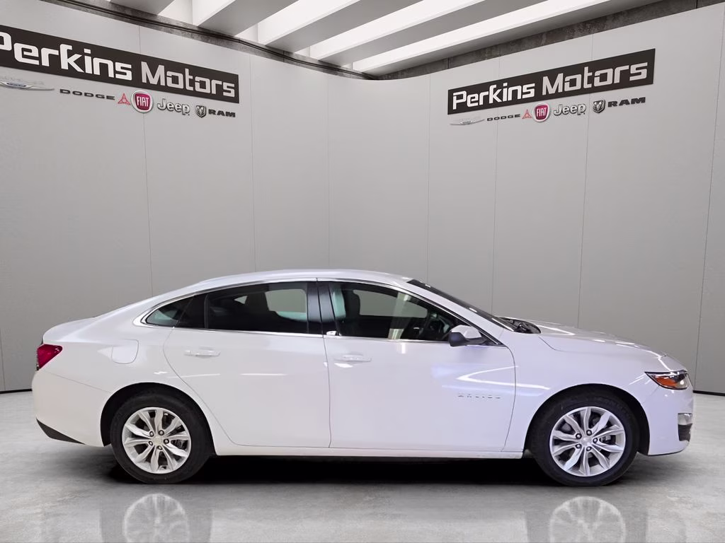 2025 Summit White Chevrolet Malibu LT FWD Sedan