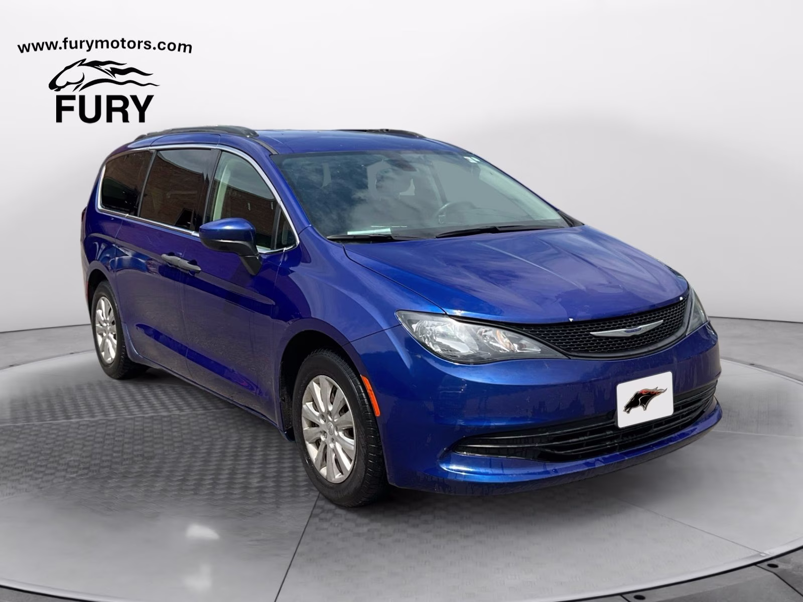 2019 Chrysler Pacifica L's photo