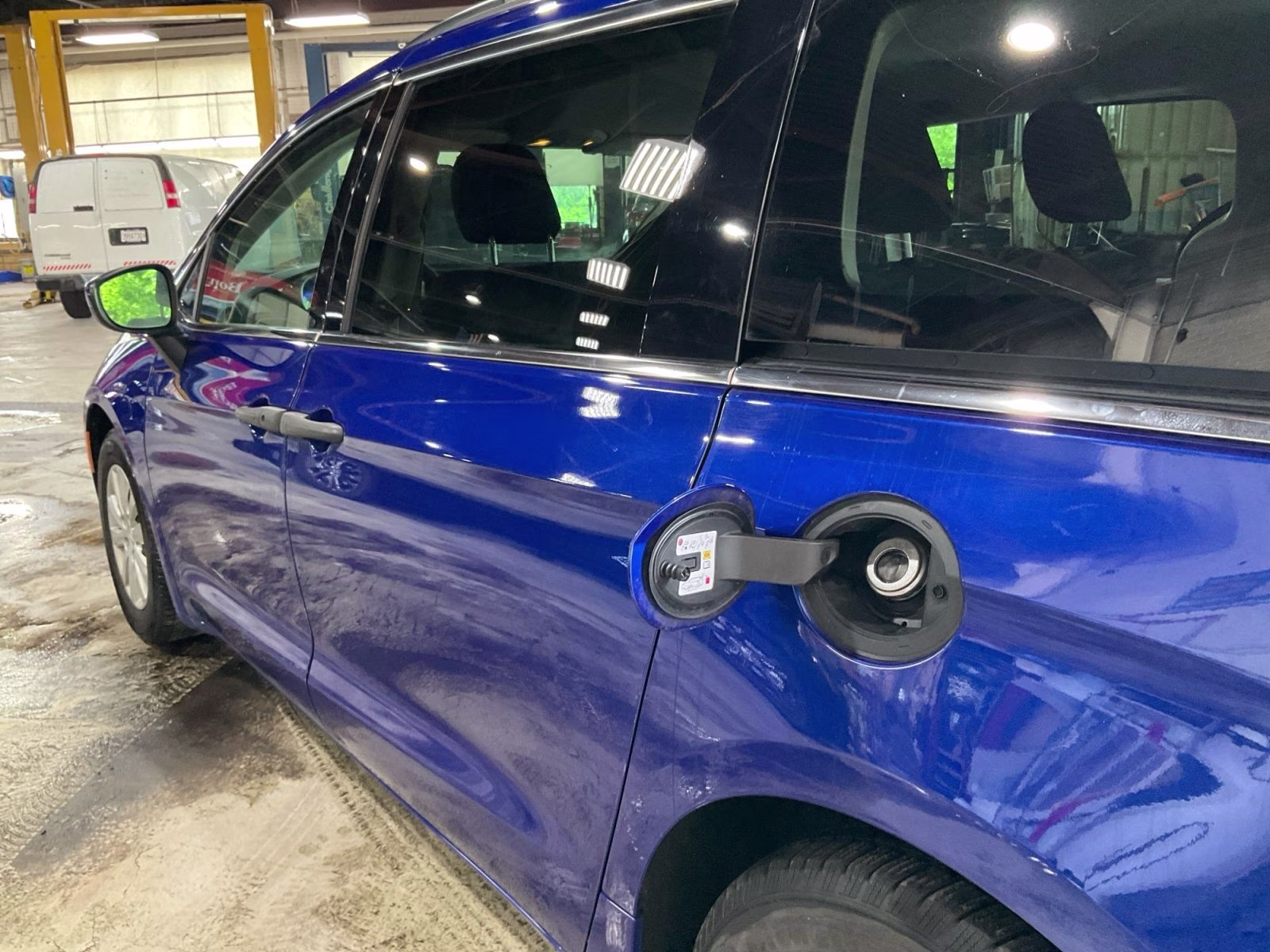 2019 Ocean Blue Metallic Chrysler Pacifica L FWD Van