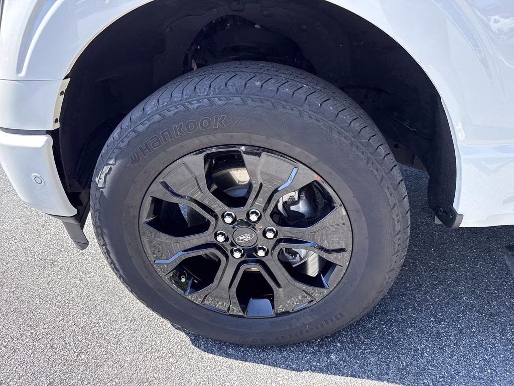 2023 Star White Metallic Tri-Coat Ford F-150 Platinum 4X4 Truck