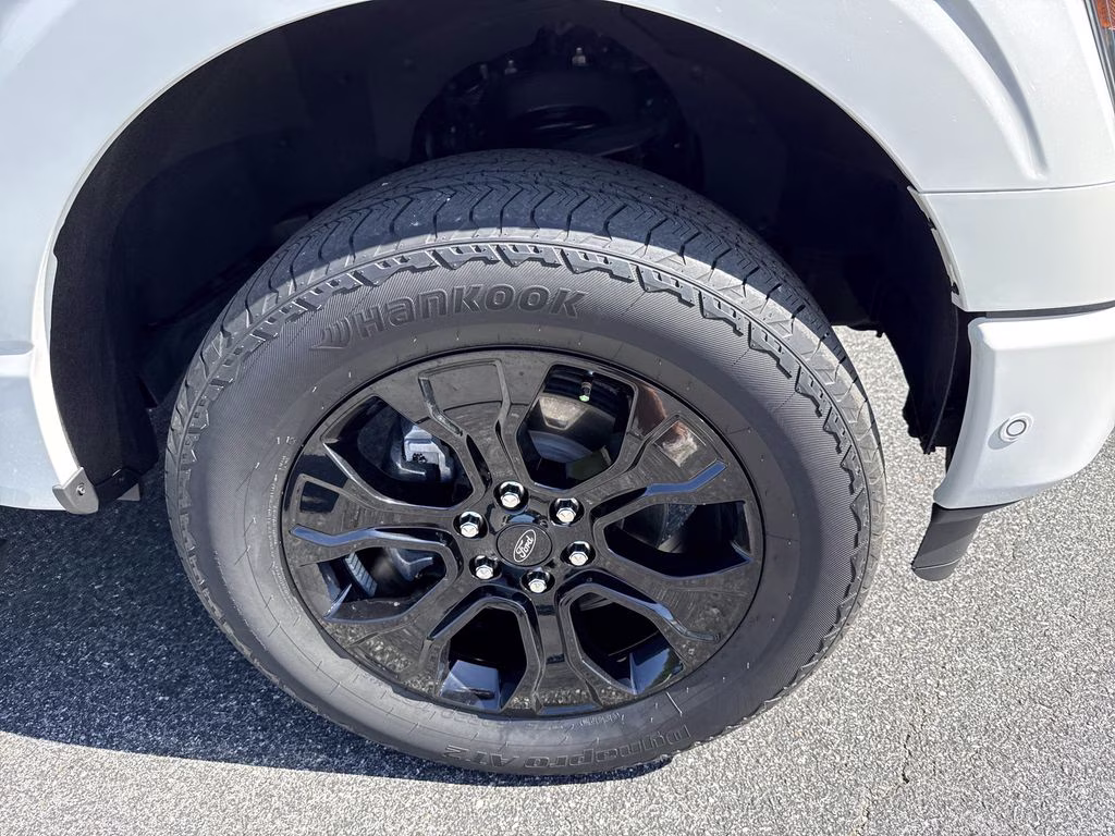 2023 Star White Metallic Tri-Coat Ford F-150 Platinum 4X4 Truck