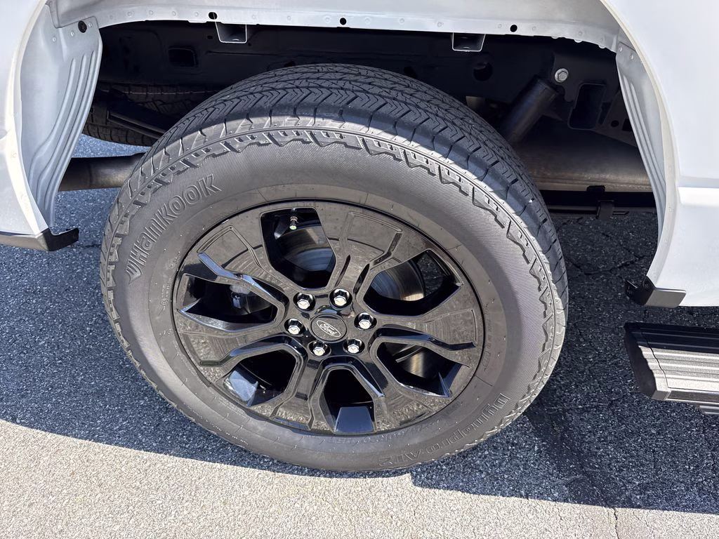 2023 Star White Metallic Tri-Coat Ford F-150 Platinum 4X4 Truck
