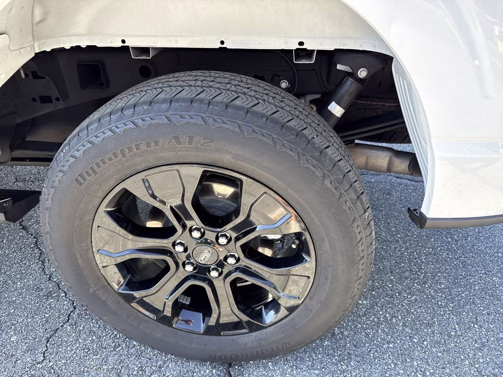 2023 Star White Metallic Tri-Coat Ford F-150 Platinum 4X4 Truck