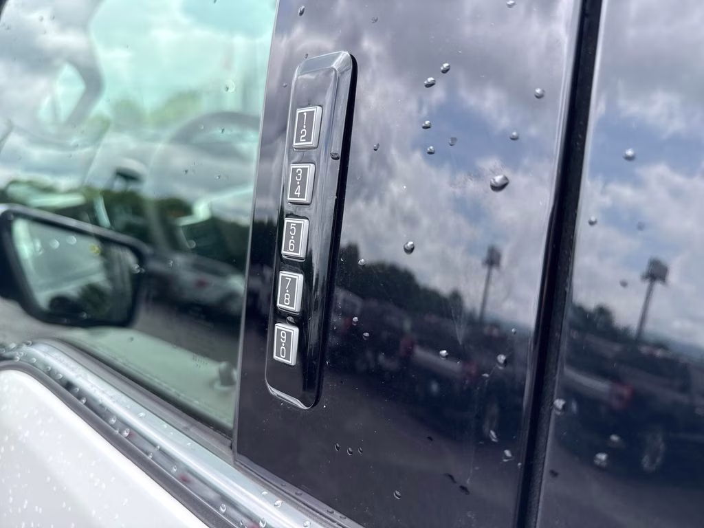 2022 Star White Metallic Tri-Coat Ford F-150 King Ranch 4X4 Truck