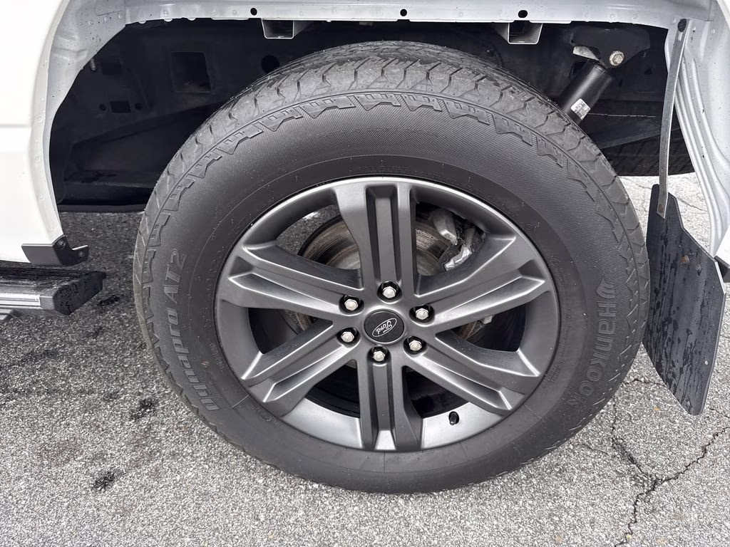 2023 Star White Metallic Tri-Coat Ford F-150 Lariat 4X4 Truck