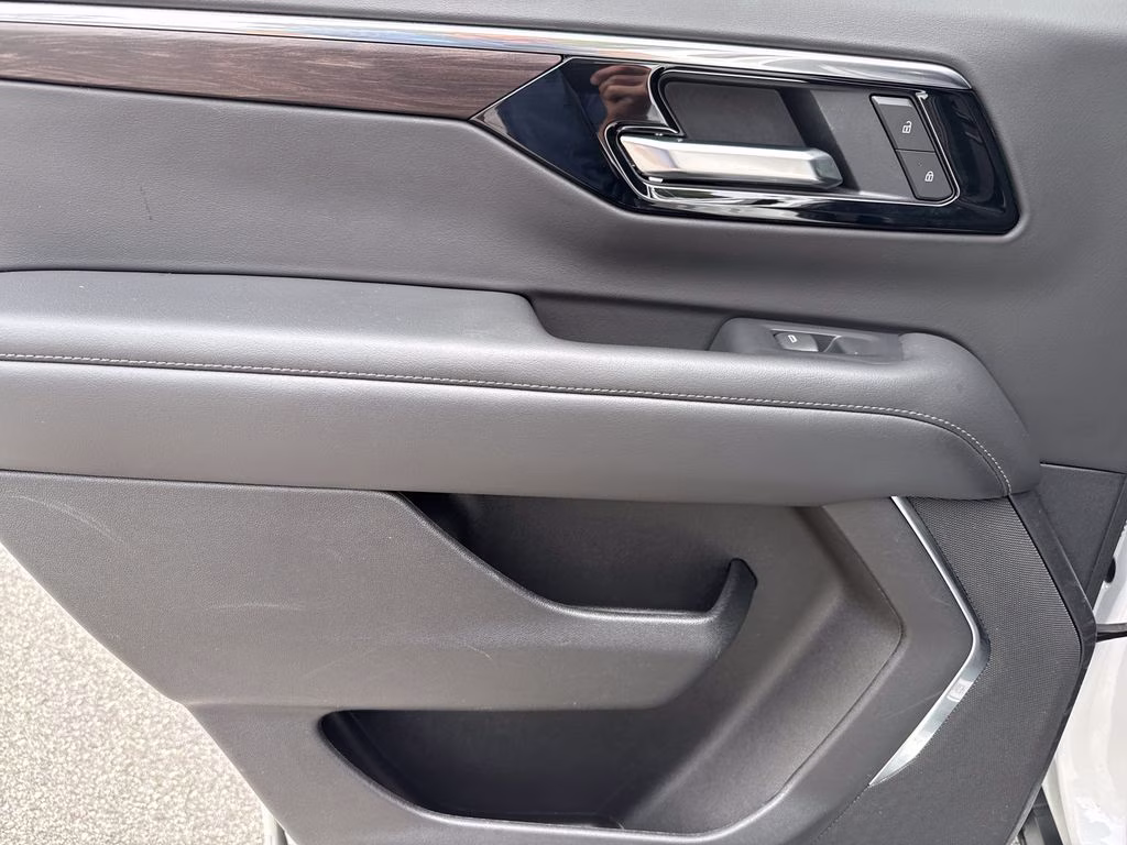 2025 Iridescent Pearl Tricoat Chevrolet Tahoe Z71 4X4 SUV