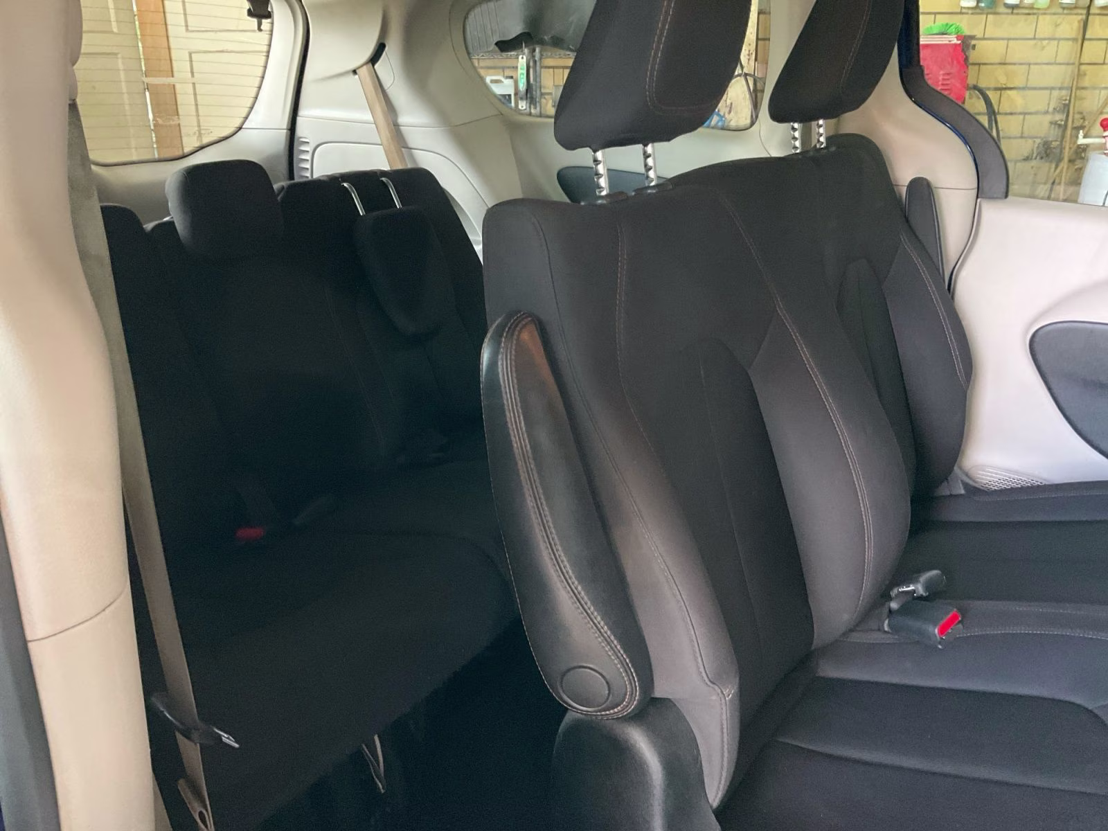 2019 Ocean Blue Metallic Chrysler Pacifica L FWD Van