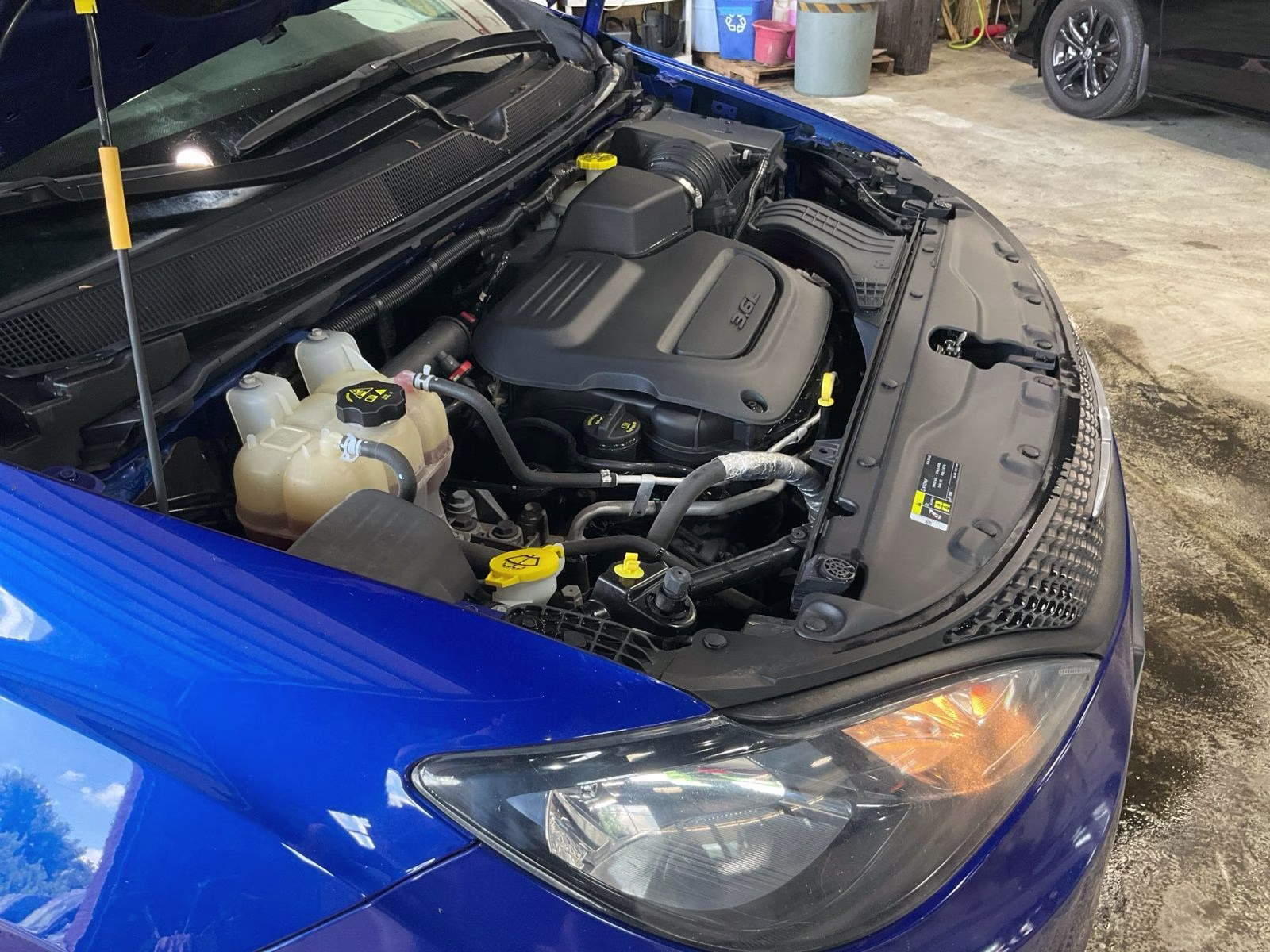 2019 Ocean Blue Metallic Chrysler Pacifica L FWD Van