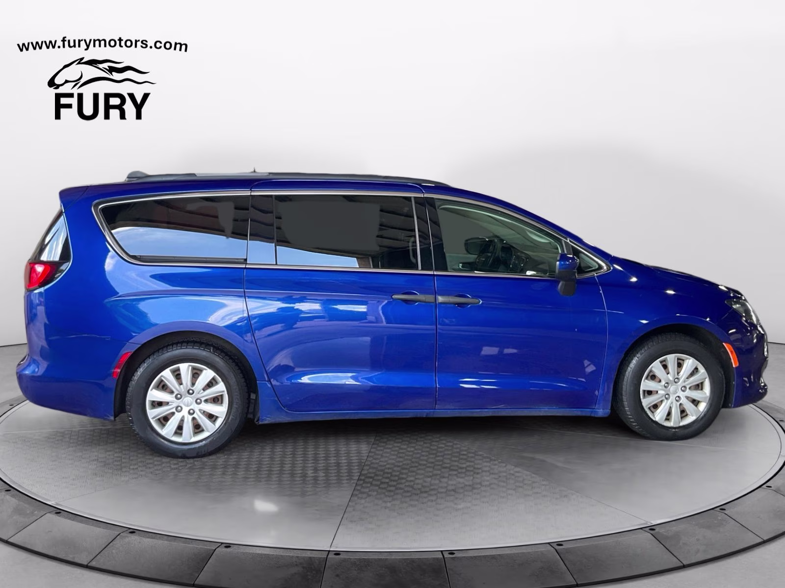 2019 Ocean Blue Metallic Chrysler Pacifica L FWD Van