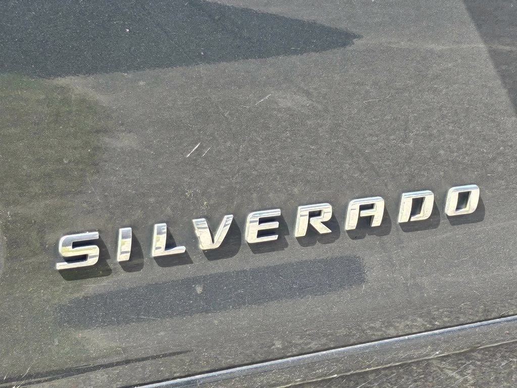 2017 Graphite Metallic Chevrolet Silverado 1500 LT RWD Truck