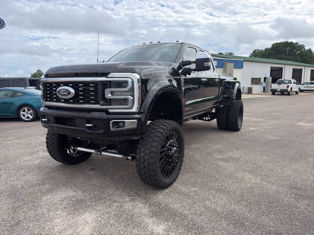 2024 Agate Black Metallic Ford Super Duty F-450 DRW Platinum 4X4 Truck