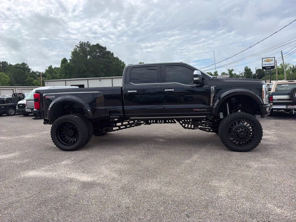 2024 Agate Black Metallic Ford Super Duty F-450 DRW Platinum 4X4 Truck