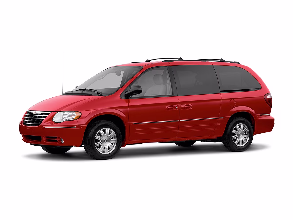 2005 Chrysler Town & Country's photo