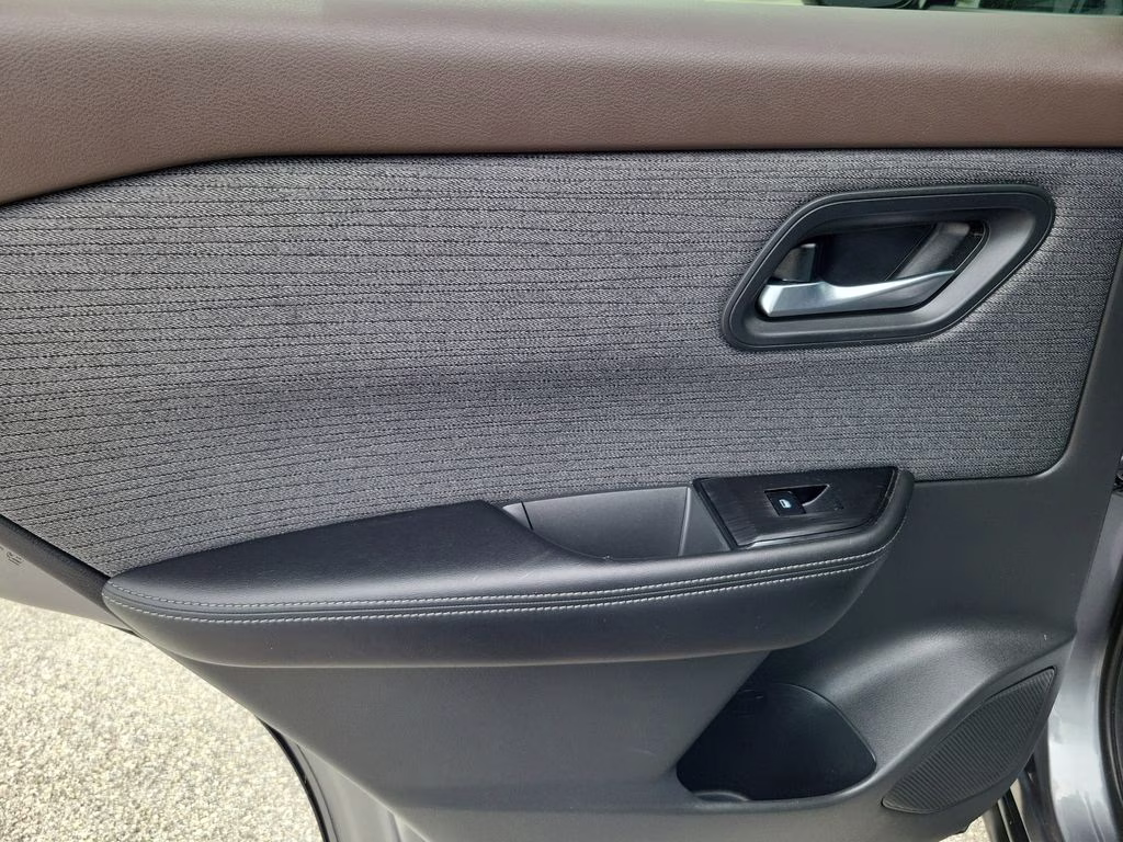 2021 Gun Metallic Nissan Rogue SV FWD SUV