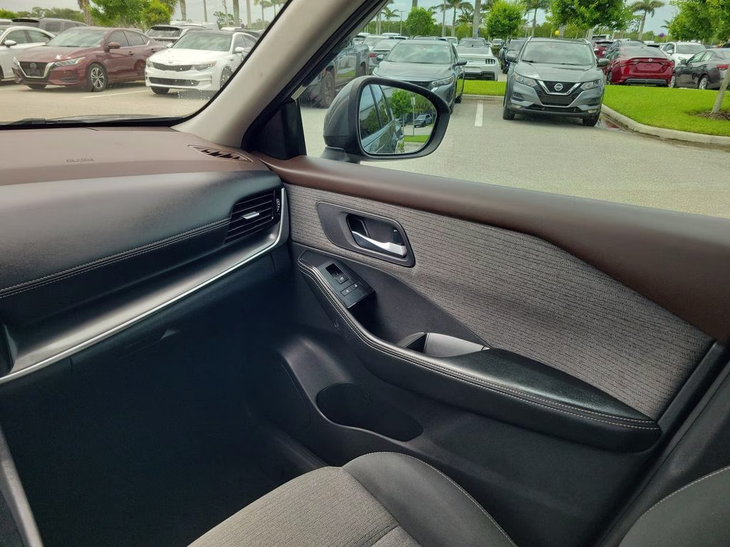 2021 Gun Metallic Nissan Rogue SV FWD SUV