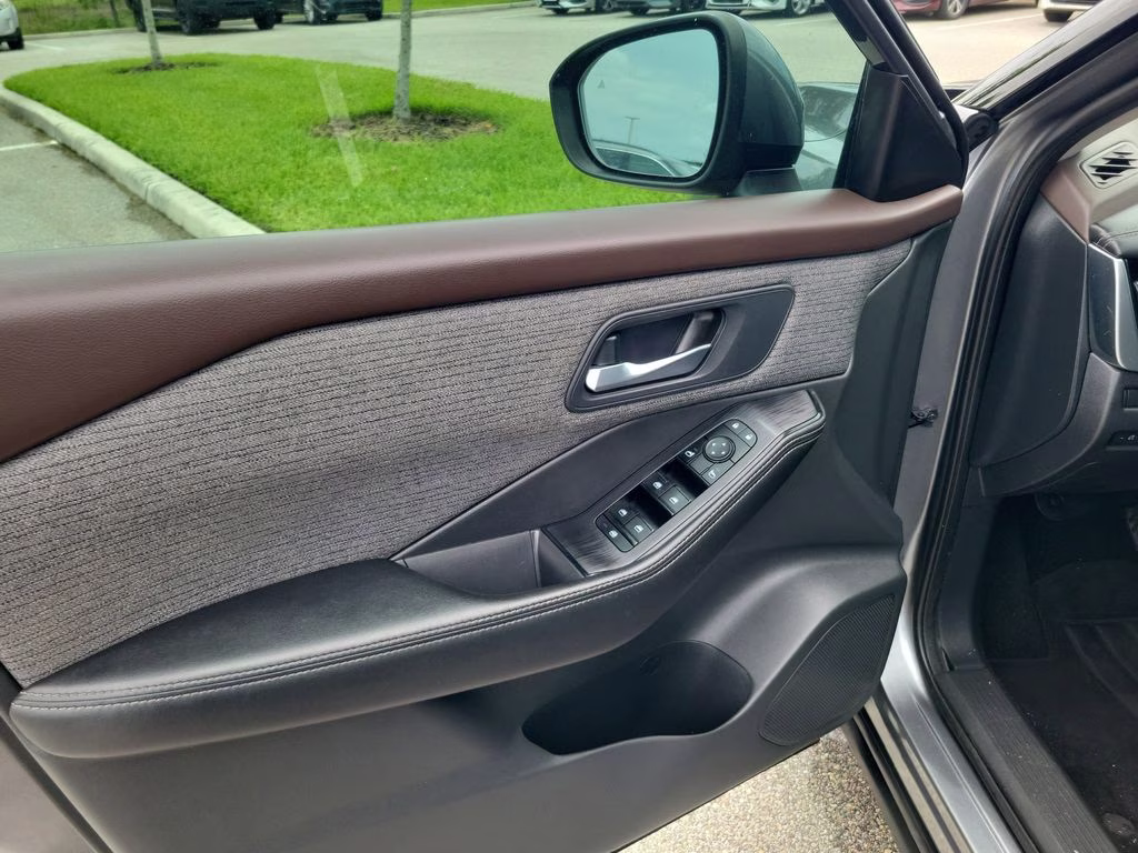 2021 Gun Metallic Nissan Rogue SV FWD SUV