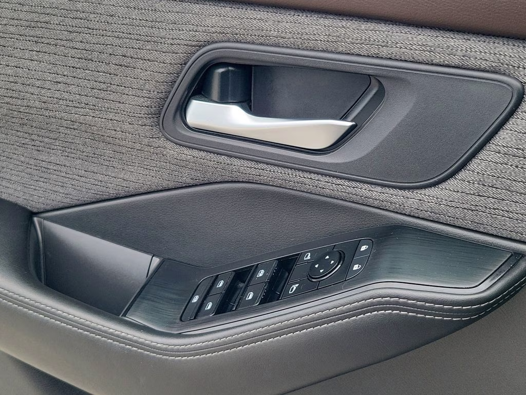 2021 Gun Metallic Nissan Rogue SV FWD SUV