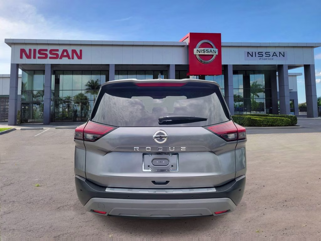 2021 Gun Metallic Nissan Rogue SV FWD SUV