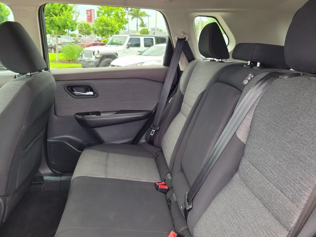 2021 Gun Metallic Nissan Rogue SV FWD SUV