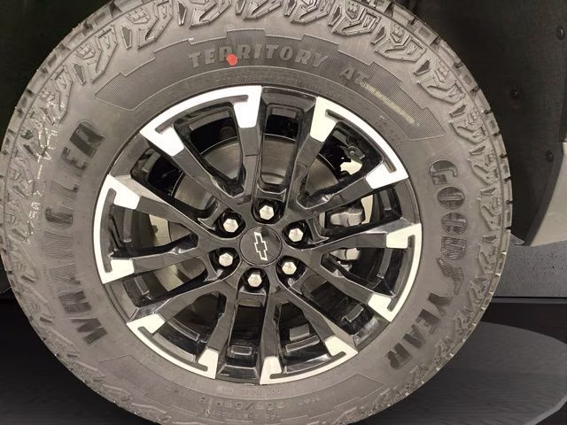 2026 Sterling Gray Metallic Chevrolet Traverse Z71 AWD SUV