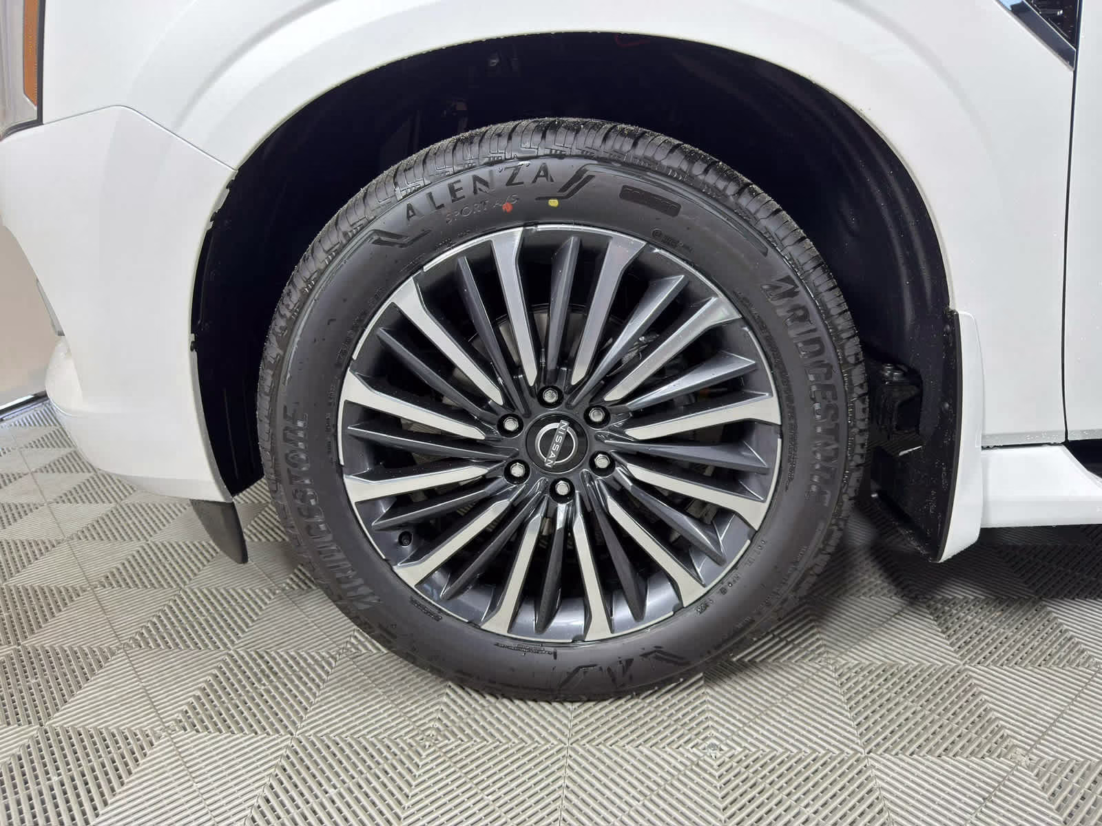 2026 Everest White Pearl Tricoat/Super Black Nissan Armada Platinum Reserve 4X4 SUV