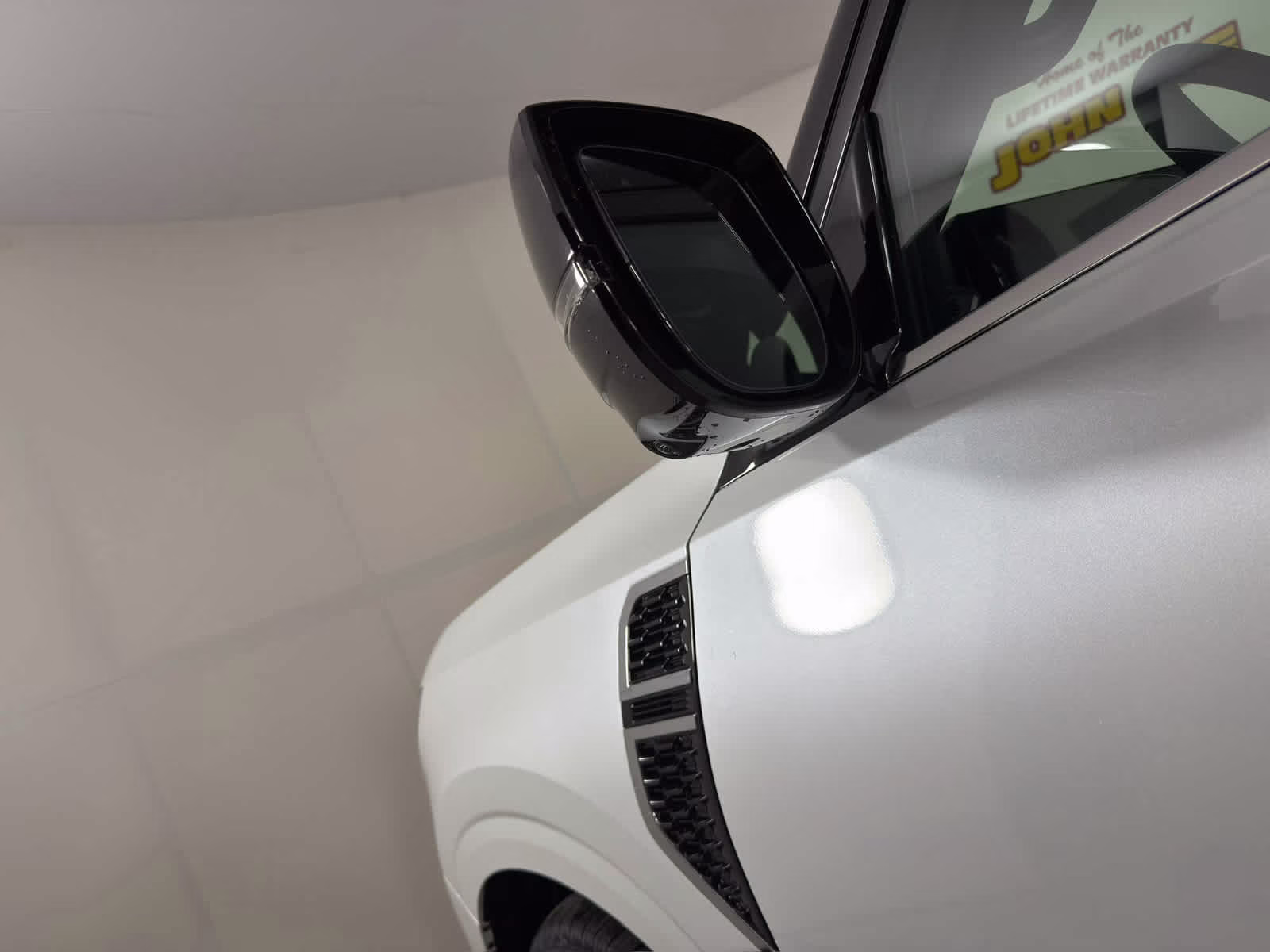 2026 Everest White Pearl Tricoat/Super Black Nissan Armada Platinum Reserve 4X4 SUV