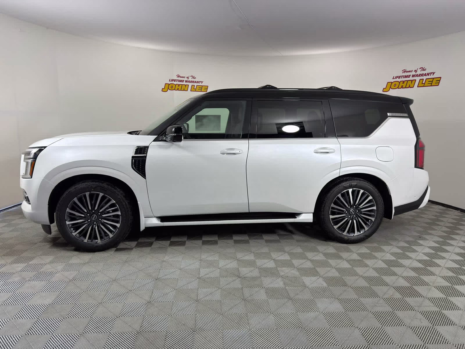 2026 Everest White Pearl Tricoat/Super Black Nissan Armada Platinum Reserve 4X4 SUV