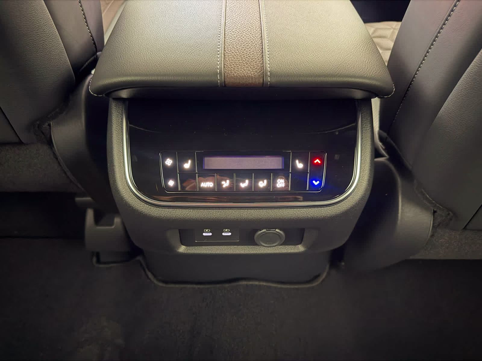2026 Everest White Pearl Tricoat/Super Black Nissan Armada Platinum Reserve 4X4 SUV