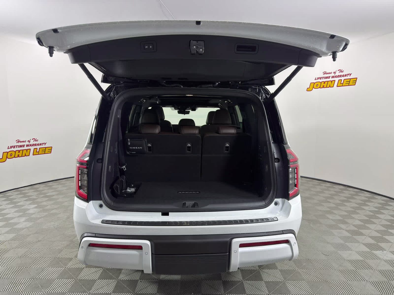 2026 Everest White Pearl Tricoat/Super Black Nissan Armada Platinum Reserve 4X4 SUV