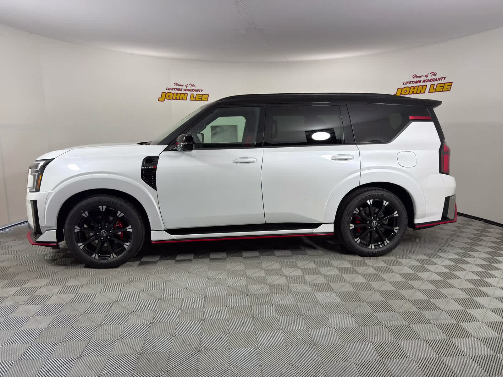 2026 Everest White Pearl Tricoat/Super Black Nissan Armada NISMO 4X4 SUV