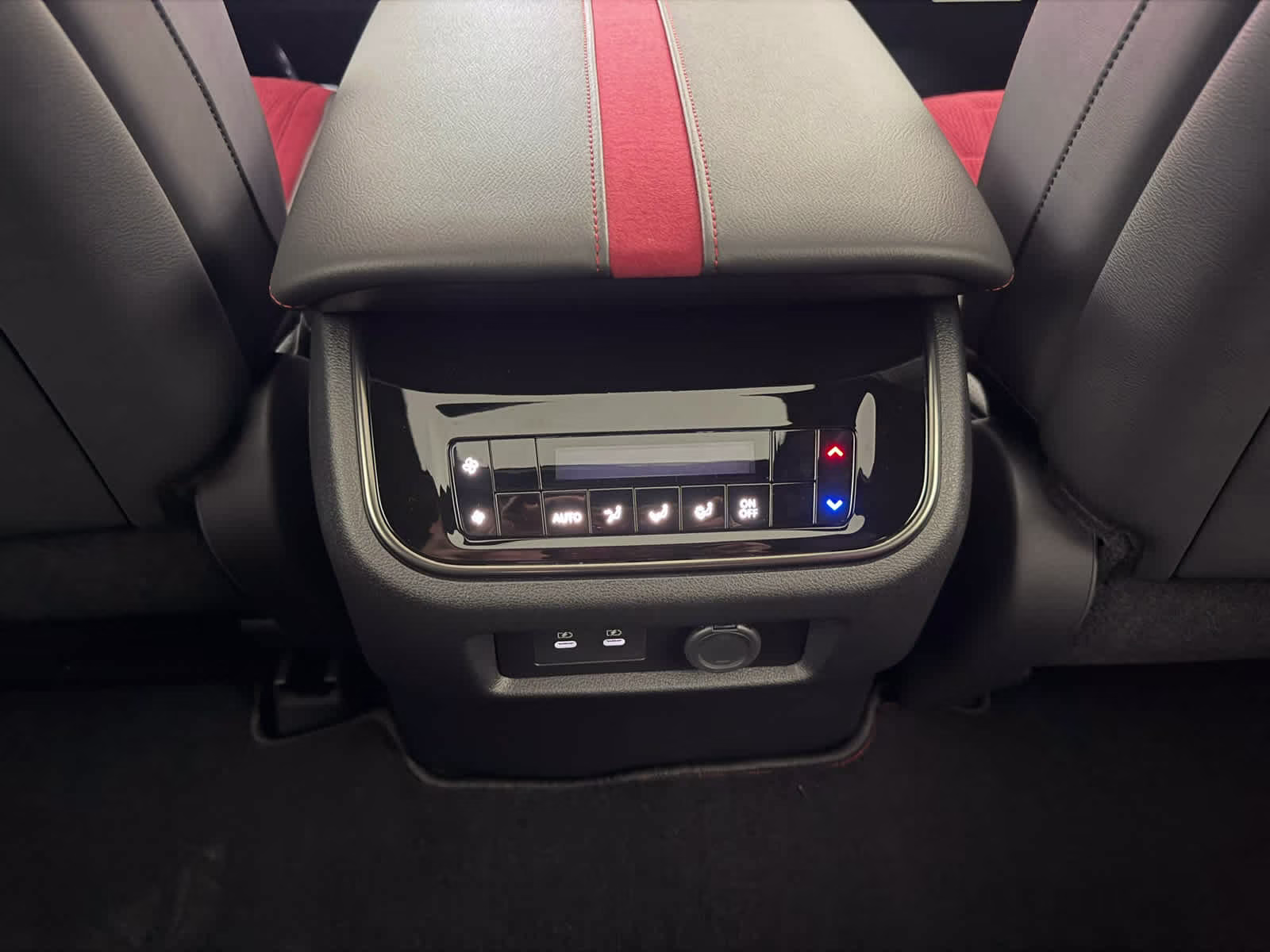 2026 Everest White Pearl Tricoat/Super Black Nissan Armada NISMO 4X4 SUV