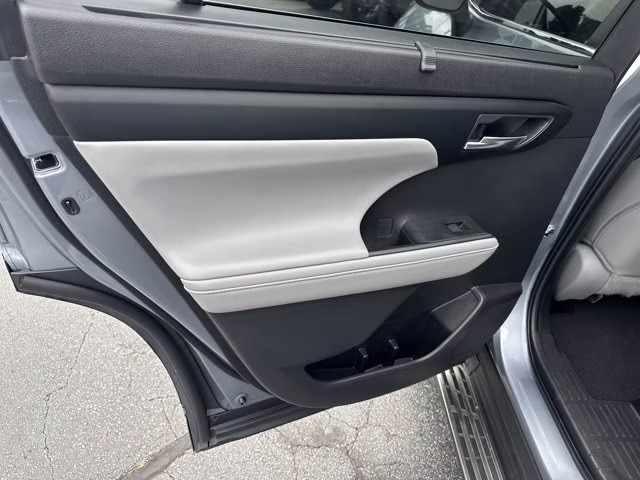 2023 Moon Dust Toyota Highlander XLE FWD FWD SUV