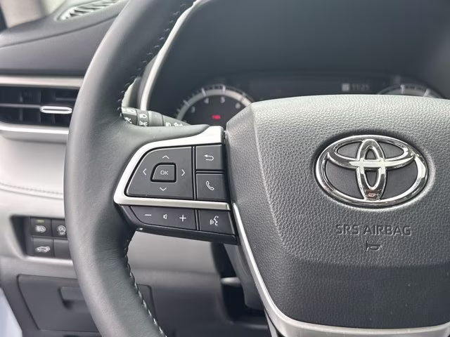 2023 Moon Dust Toyota Highlander XLE FWD FWD SUV