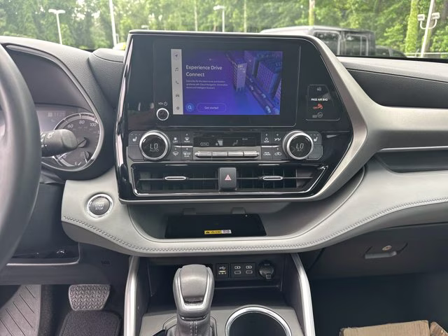 2023 Moon Dust Toyota Highlander XLE FWD FWD SUV