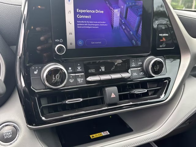 2023 Moon Dust Toyota Highlander XLE FWD FWD SUV