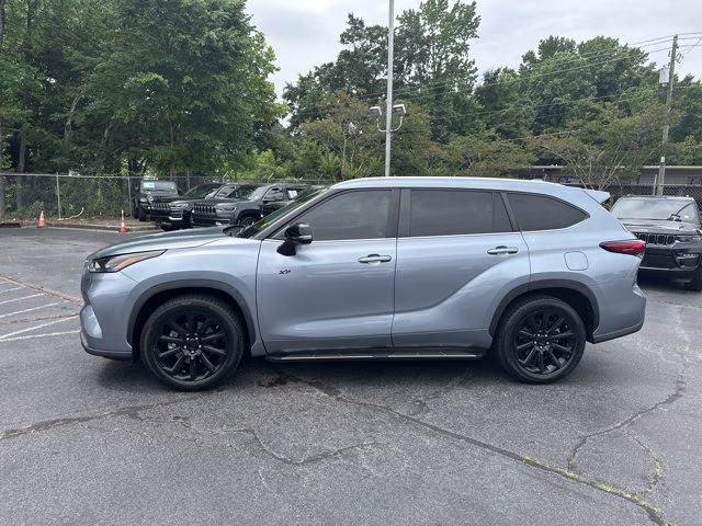 2023 Moon Dust Toyota Highlander XLE FWD FWD SUV
