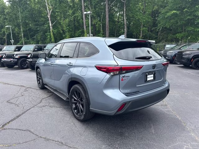 2023 Moon Dust Toyota Highlander XLE FWD FWD SUV