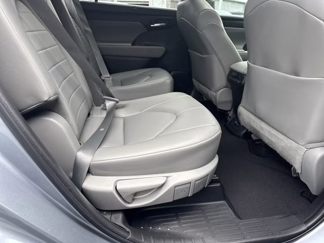 2023 Moon Dust Toyota Highlander XLE FWD FWD SUV