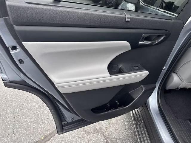 2023 Moon Dust Toyota Highlander XLE FWD FWD SUV