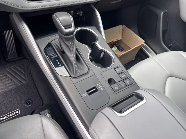 2023 Moon Dust Toyota Highlander XLE FWD FWD SUV