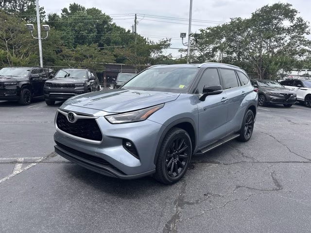 2023 Moon Dust Toyota Highlander XLE FWD FWD SUV