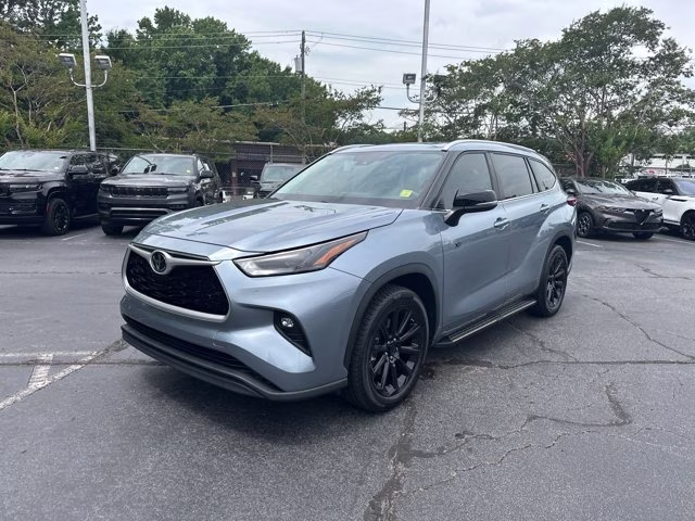 2023 Moon Dust Toyota Highlander XLE FWD FWD SUV