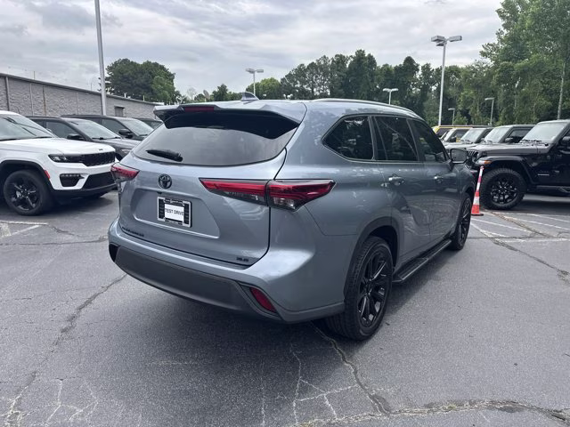 2023 Moon Dust Toyota Highlander XLE FWD FWD SUV