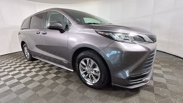 2021 Predawn Gray Mica Toyota Sienna LE FWD Van