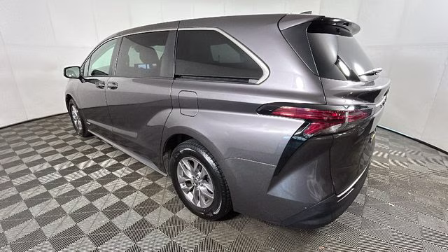 2021 Predawn Gray Mica Toyota Sienna LE FWD Van