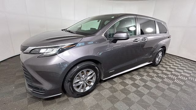 2021 Predawn Gray Mica Toyota Sienna LE FWD Van